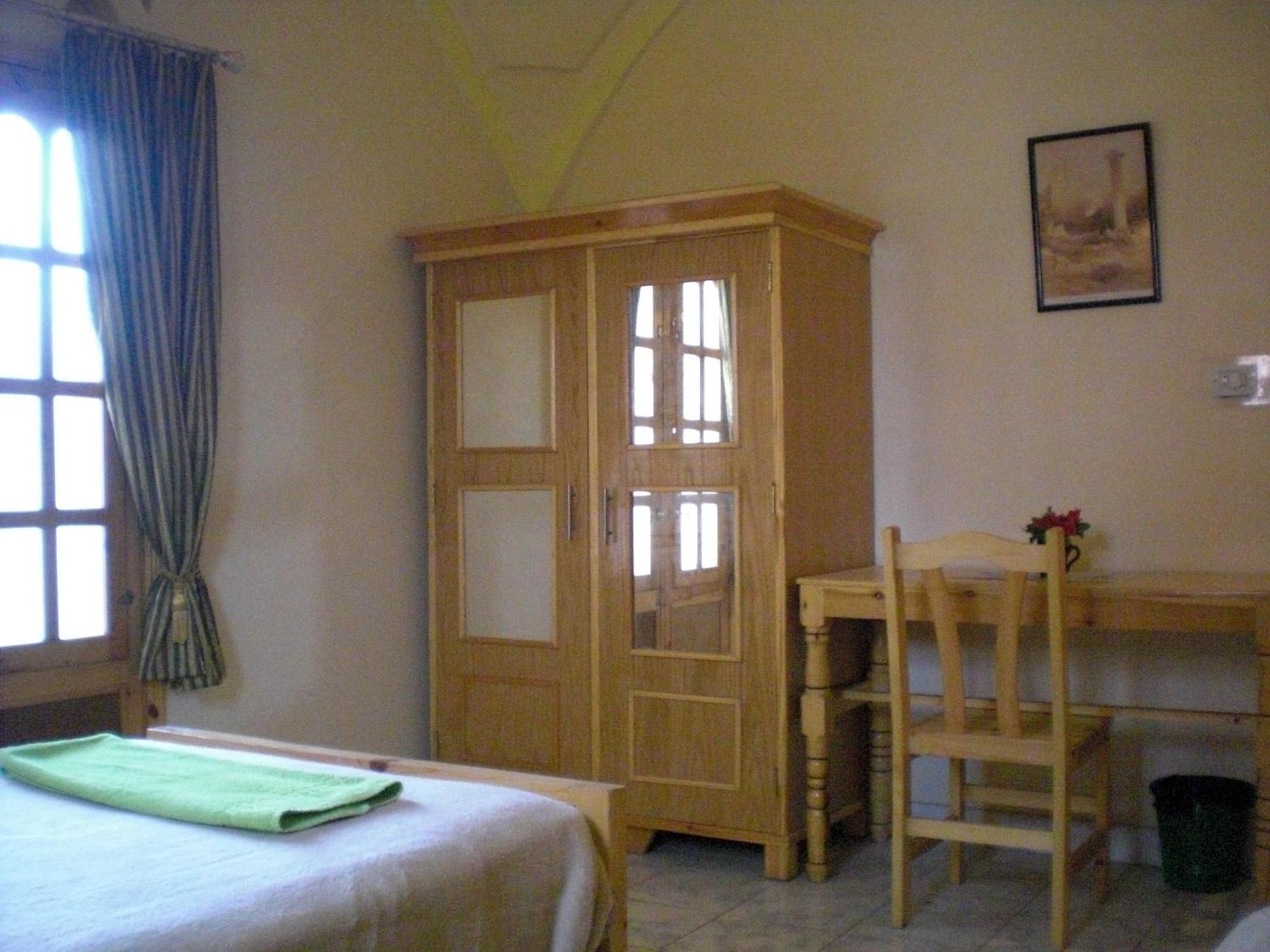 El Fayrouz Hotel Luxor Esterno foto
